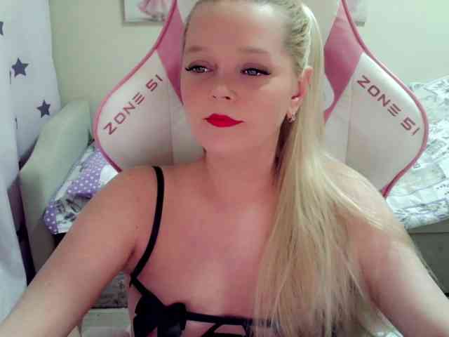 ChristieRoses webcam