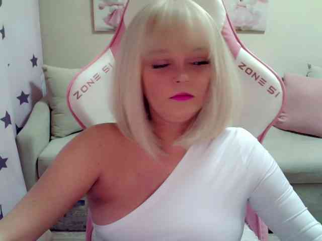 ChristieRoses webcam