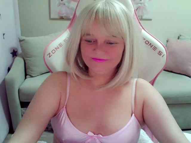 ChristieRoses webcam