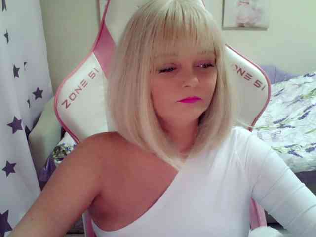 ChristieRoses webcam