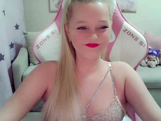 ChristieRoses webcam