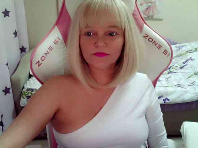 ChristieRoses webcam