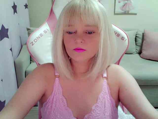 ChristieRoses webcam