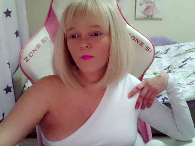 ChristieRoses webcam