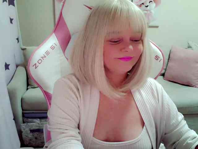 ChristieRoses webcam