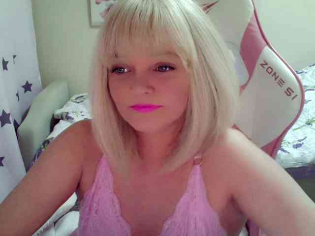 ChristieRoses webcam