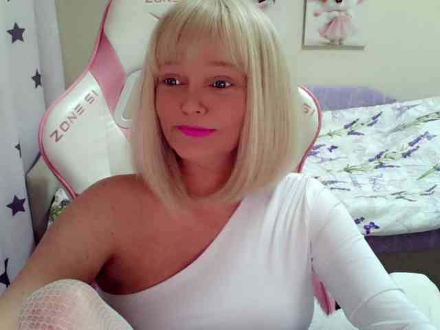 ChristieRoses webcam