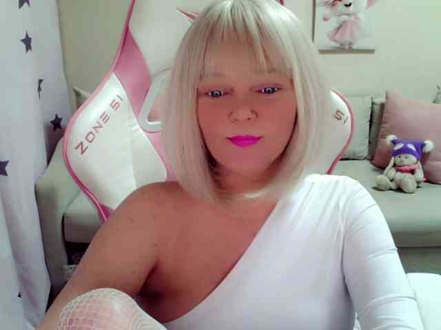 ChristieRoses webcam