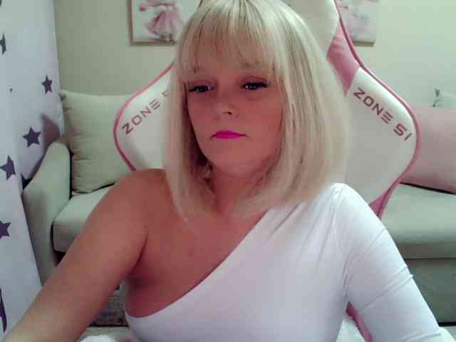 ChristieRoses webcam