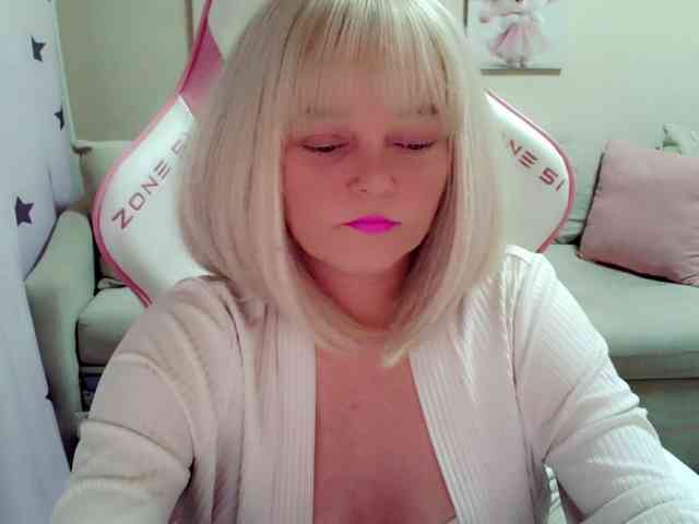 ChristieRoses webcam
