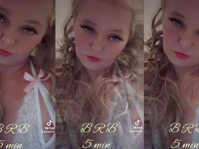 ChristieRoses webcam