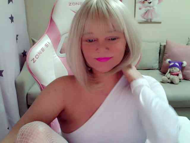 ChristieRoses webcam