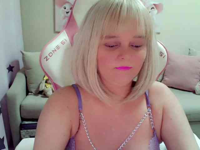 ChristieRoses webcam