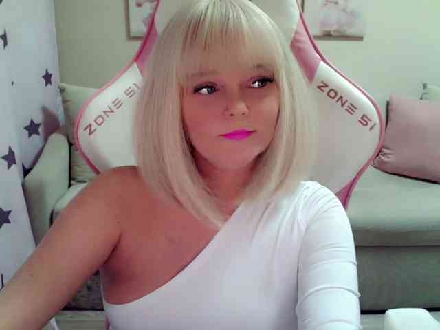 ChristieRoses webcam