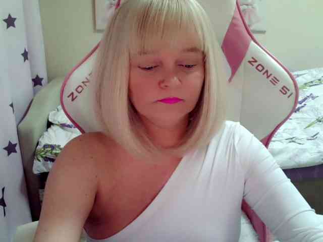 ChristieRoses webcam