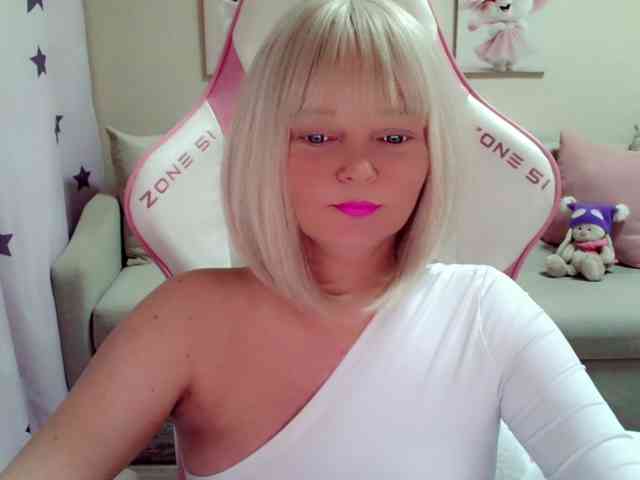 ChristieRoses webcam