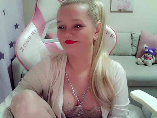 ChristieRoses webcam