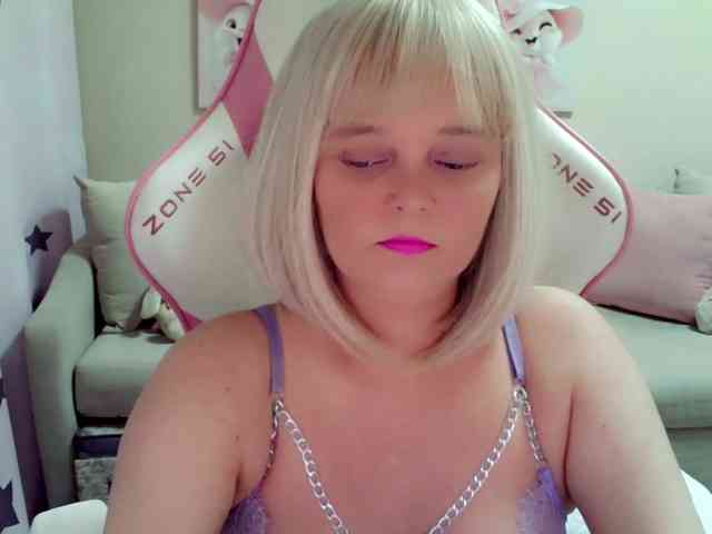 ChristieRoses webcam