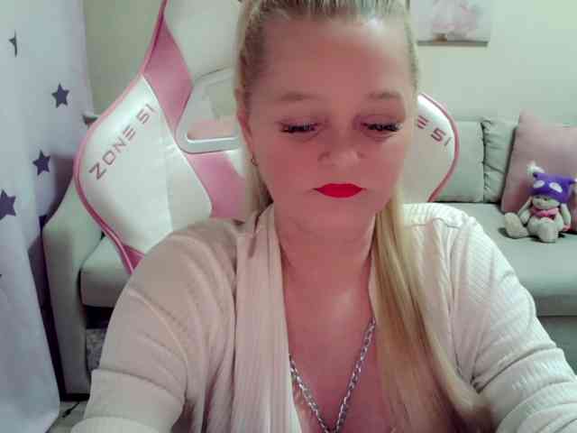 ChristieRoses webcam