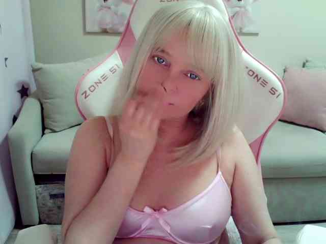 ChristieRoses webcam