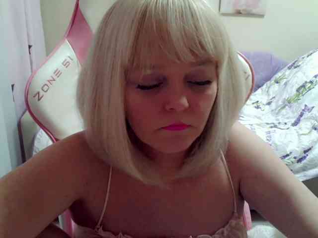 ChristieRoses webcam