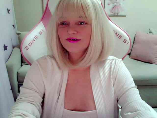 ChristieRoses webcam
