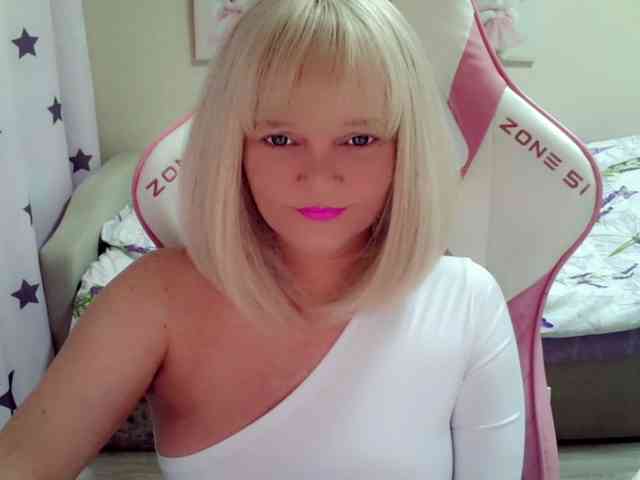 ChristieRoses webcam