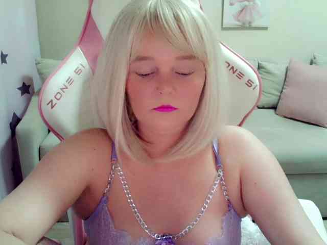 ChristieRoses webcam