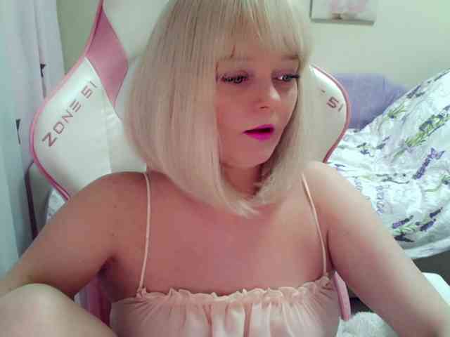 ChristieRoses webcam