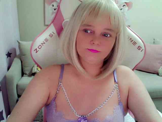 ChristieRoses webcam