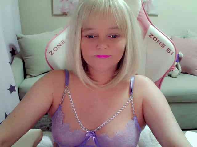 ChristieRoses webcam