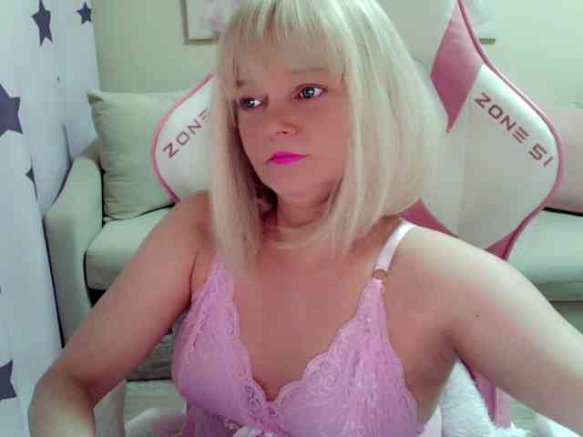 ChristieRoses webcam