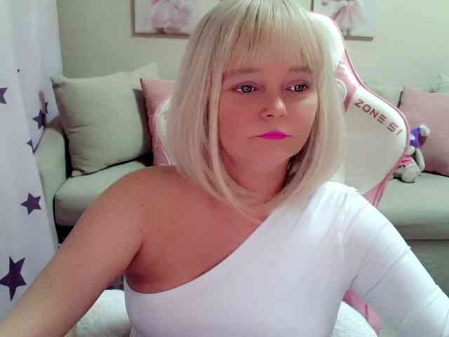 ChristieRoses webcam