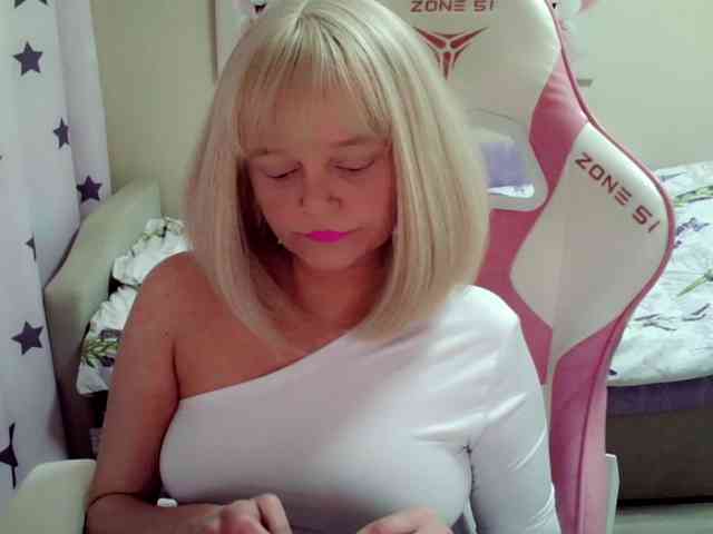 ChristieRoses webcam