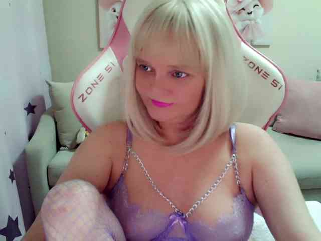 ChristieRoses webcam