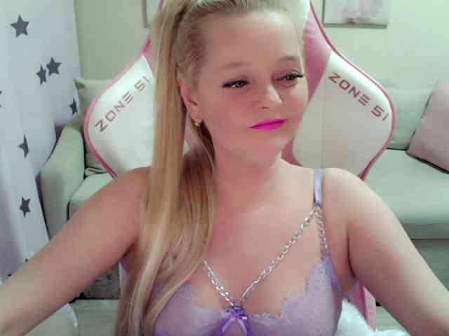 ChristieRoses webcam