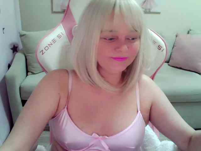 ChristieRoses webcam