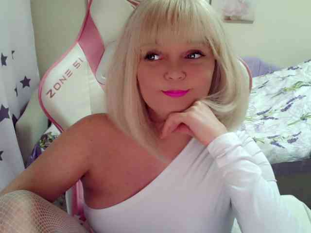 ChristieRoses webcam