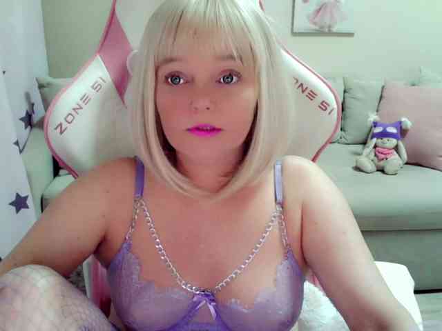 ChristieRoses webcam