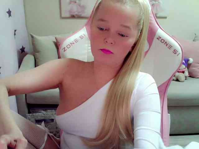 ChristieRoses webcam