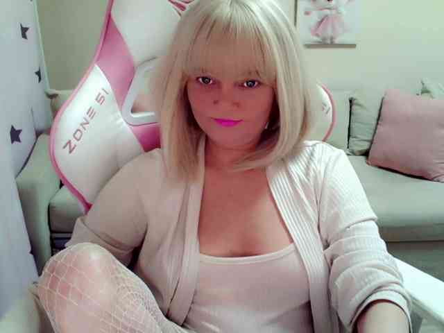 ChristieRoses webcam