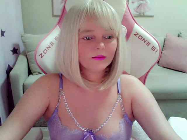 ChristieRoses webcam