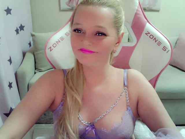 ChristieRoses webcam