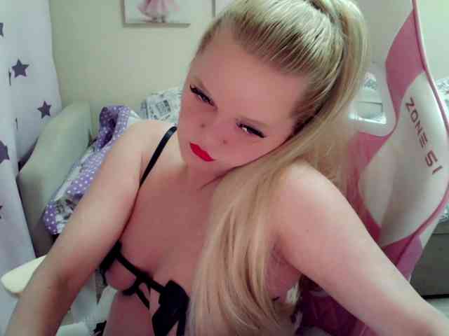 ChristieRoses webcam