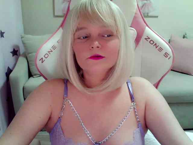 ChristieRoses webcam