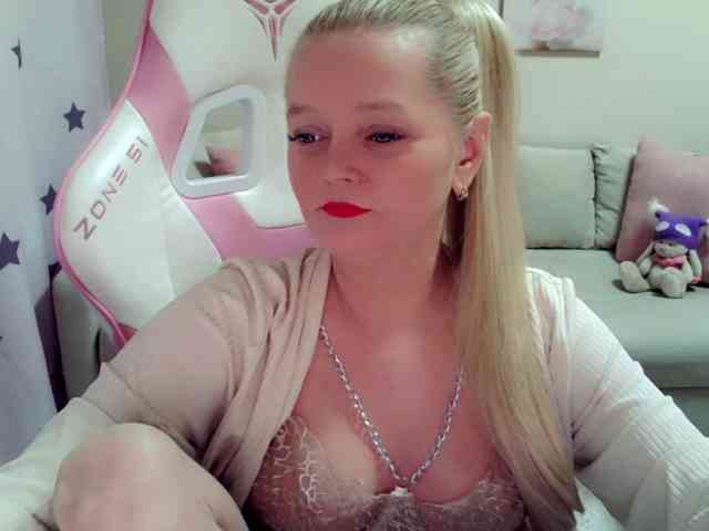 ChristieRoses webcam