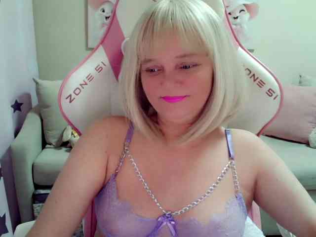 ChristieRoses webcam