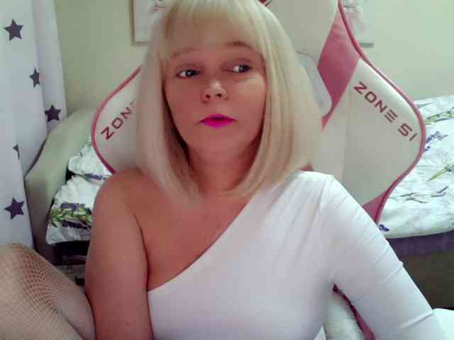 ChristieRoses webcam