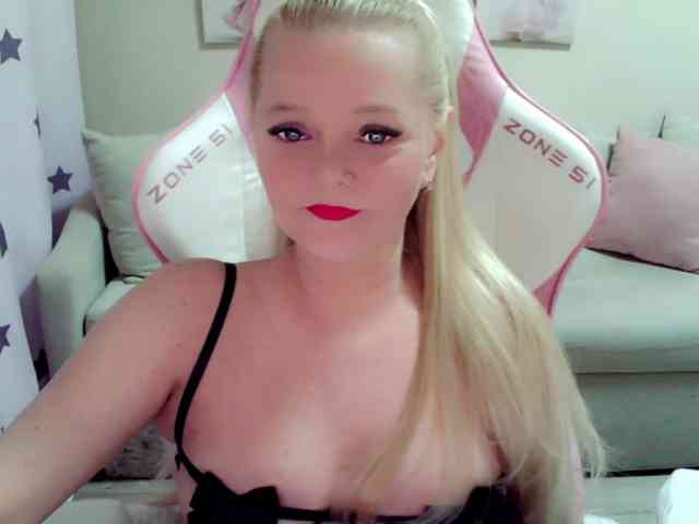 ChristieRoses webcam