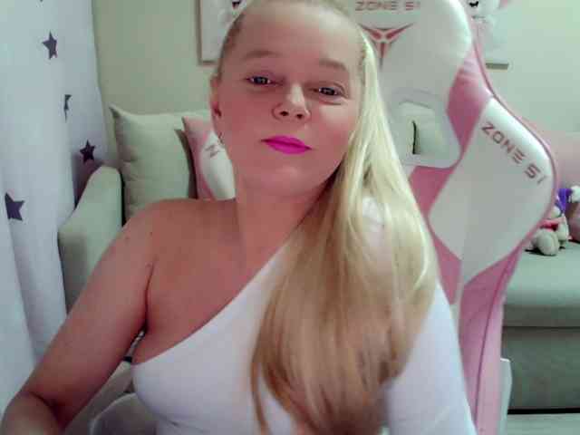 ChristieRoses webcam